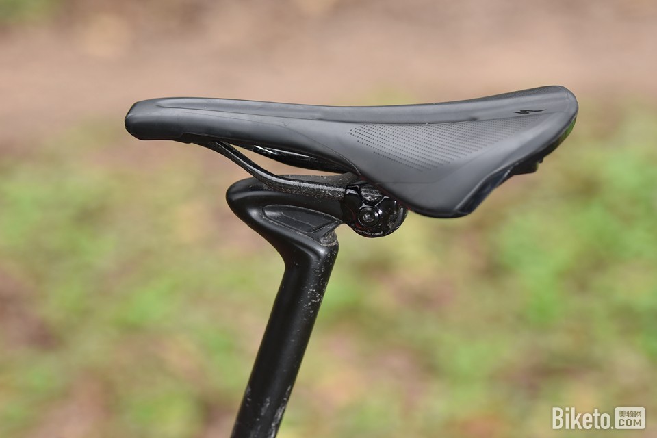 魯貝五冠王：Specialized Roubaix Pro Race Disc 評測